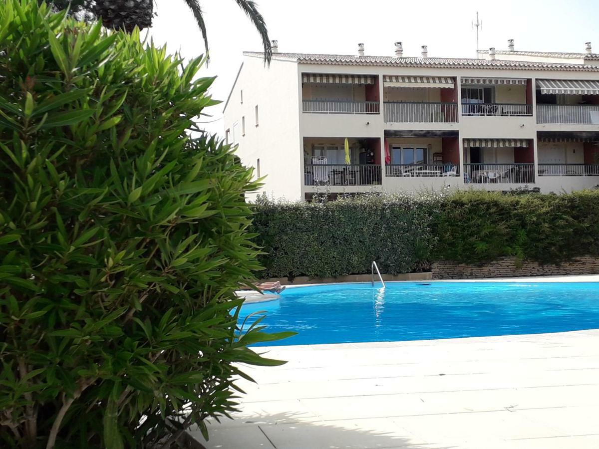 Bandol Nature Et Loisirs: Parking/ Piscine Екстер'єр фото