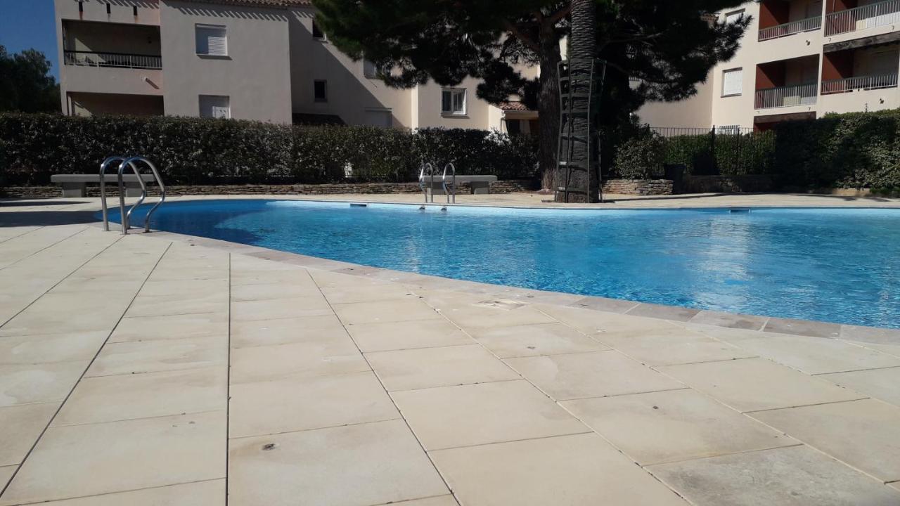 Bandol Nature Et Loisirs: Parking/ Piscine Екстер'єр фото